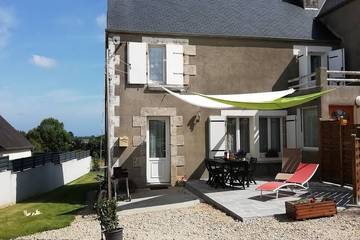 Gîte pour 6 personnes, avec jardin à Henvic
