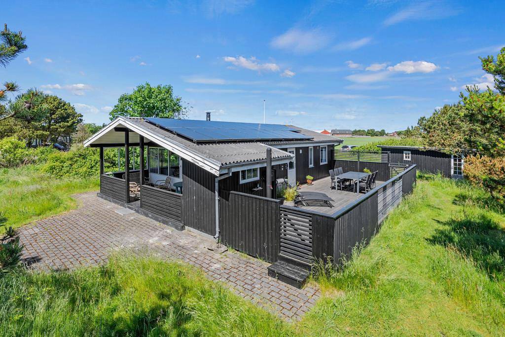 Holiday home with wood-burning stove for 6 people on Fanø in Rindby, Fanø