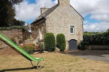 Gîte pour 7 personnes, avec terrasse et jardin à Quessoy