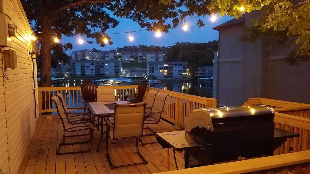 Remodeled Private Waterfront Cottage, Pet Friendly, with dock in Osage Beach! in Osage Beach, Lake of the Ozarks