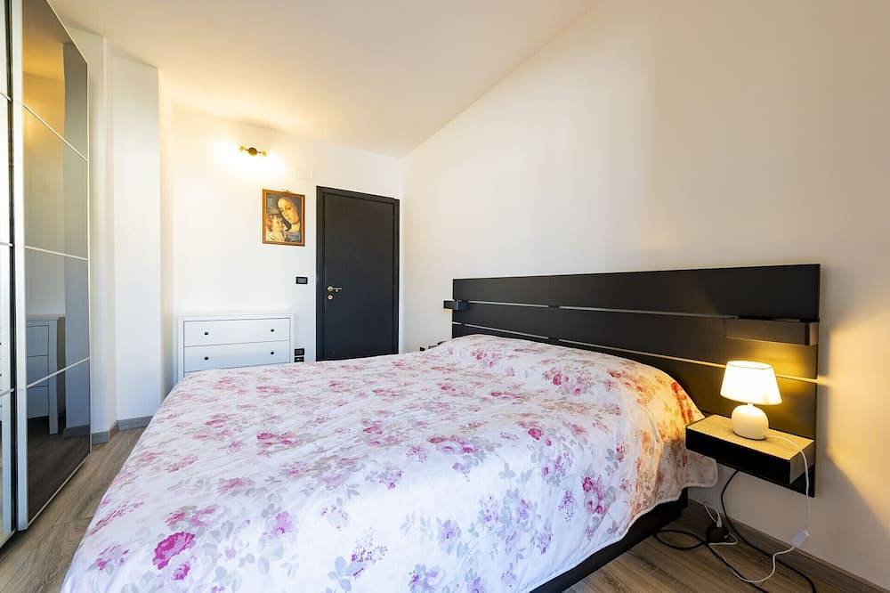 Entire apartment, Guesthost - Cozy Flat 700mt from the Sea + Parking in Francavilla al Mare, Chieti Province