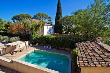Agriturismo pour 4 personnes, avec piscine et jardin à Saint-Gilles