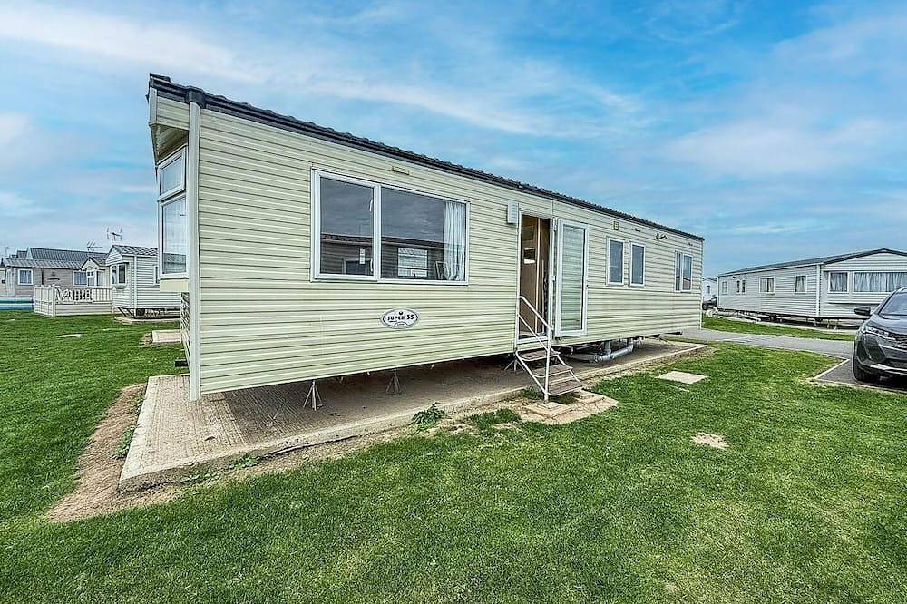 Glamping for 8 People in St Osyth, Essex