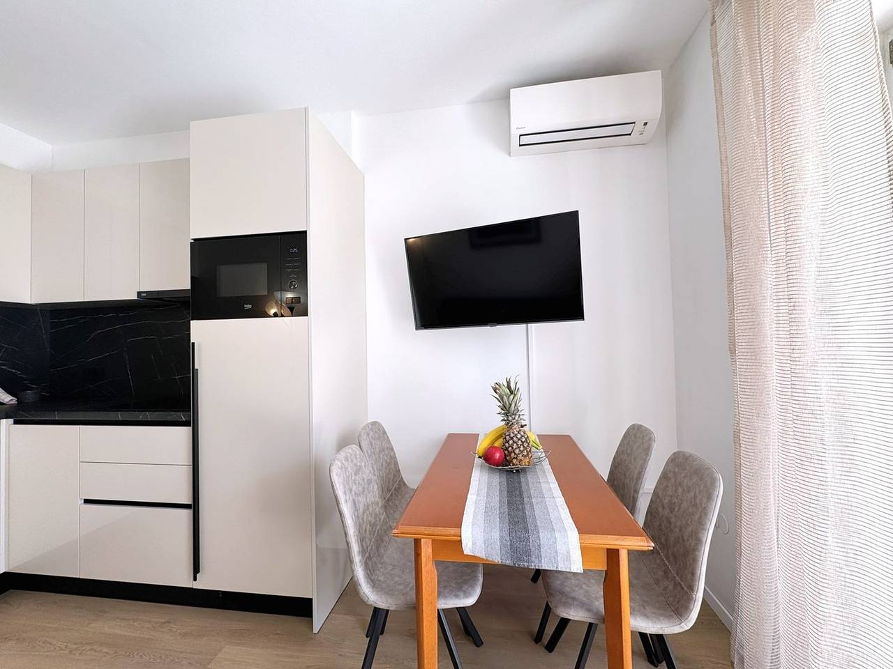 Ganze Wohnung, Apartment Scheich - direkt am Meer, 20 m vom Meer, Erdgeschoss, Terrasse in Silo (Krk), Krk