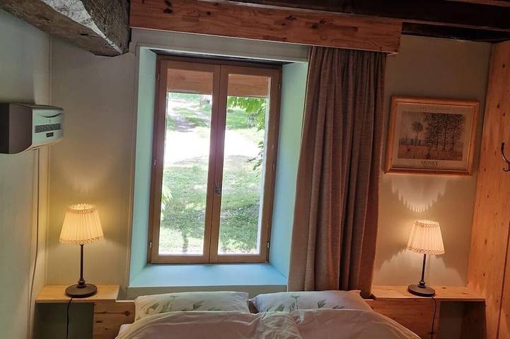 Location de vacances pour 4 personnes, avec piscine ainsi que jardin et jacuzzi à Douzains - 2