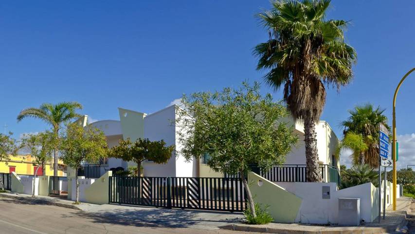 Villa per 6 persone, con balcone e giardino a Torre Suda