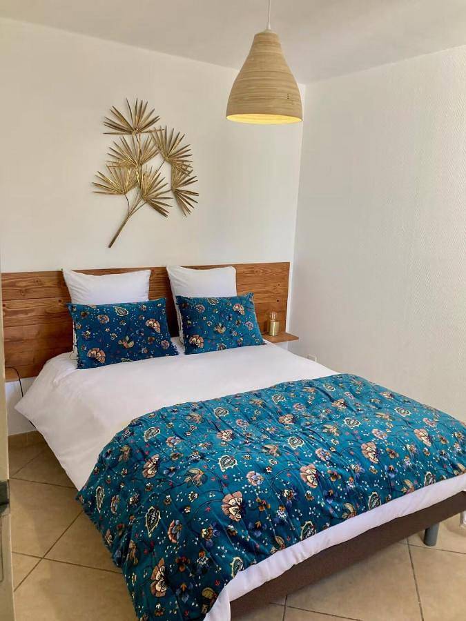 Location de vacances pour 7 personnes, avec vue ainsi que jardin et piscine, animaux acceptés à Olargues - 3