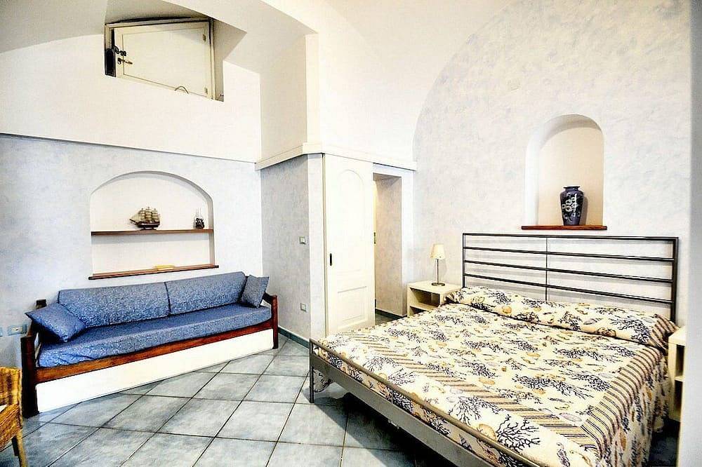 Hel lejlighed, Appartamento Attilia B: A graceful apartment which faces the sun and the sea, with Free Wi-Fi. in Amalfi, Amalfi Kysten