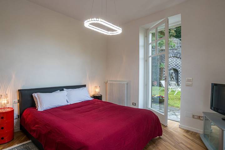 Appartamento intero, Guesthost - Spazioso apt in villa con giardino! in Como, Lago di Como