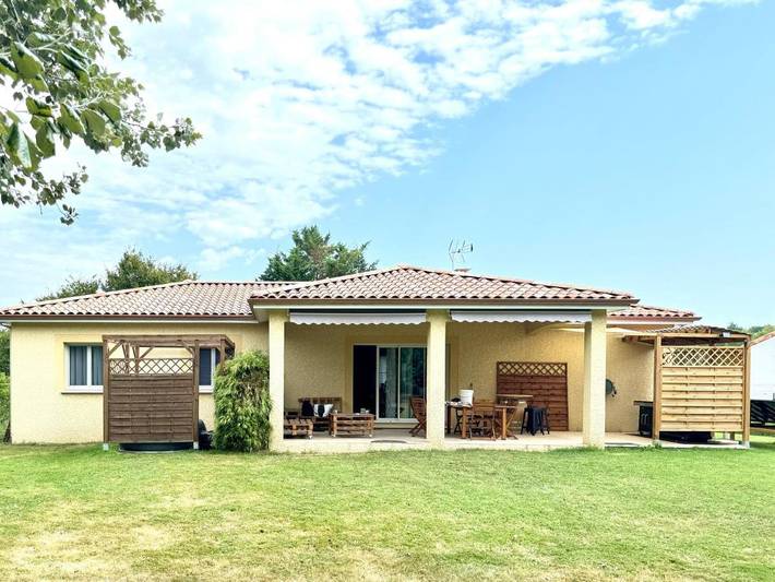 Location de vacances pour 7 personnes, avec Jacuzzi ainsi que Terrasse et Jardin à Dieupentale