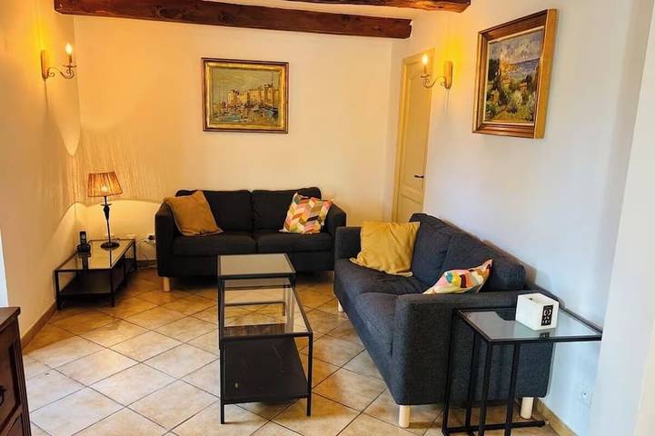 Gîte pour 6 personnes, avec piscine à Camaret-sur-Aigues - 2