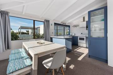 Vacation House for 5 Guests in Mount Maunganui, Bay of Plenty, Picture 1