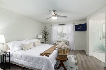 Vacation Rental for 13 Guests in Mesa, Maricopa County, Picture 3