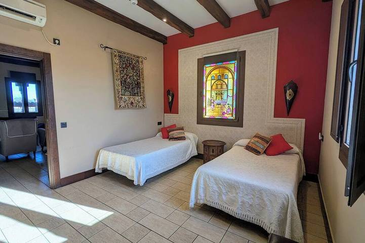 Castillos con encanto en el Robledo - Ciudad Real.  13+15 personas. con AC in El Robledo, La Mancha