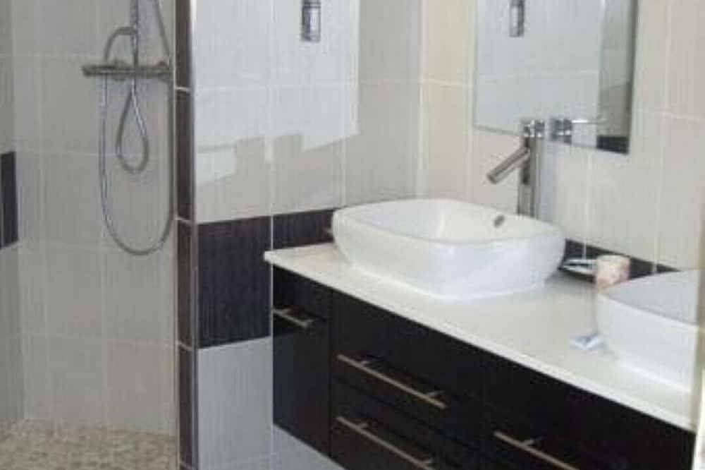 Appartement entier, Studio avec piscine Sarlat, pour 2 personnes in Sarlat-la-Canéda, Périgord Noir