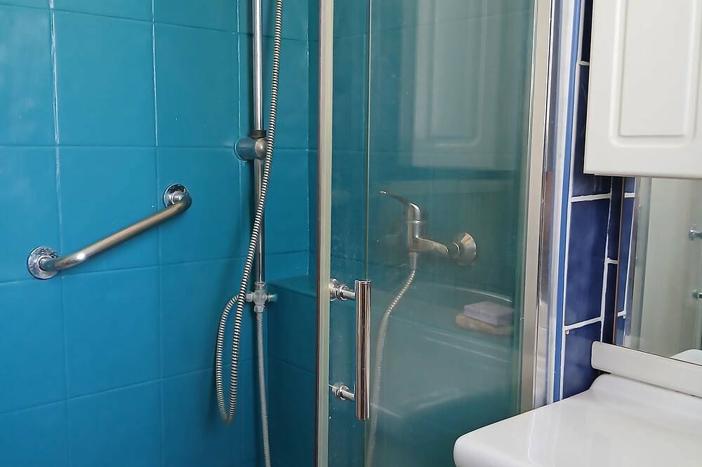 Charming, quiet town house with small garden in Crest, Die region