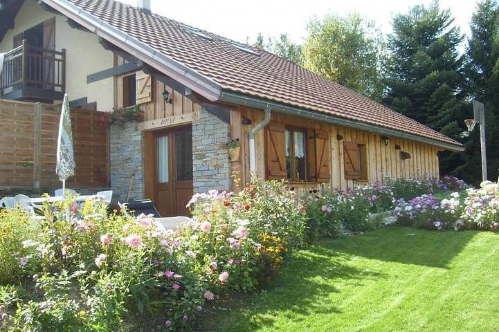 Location de vacances pour 4 personnes, avec terrasse et jardin à Verrens-Arvey
