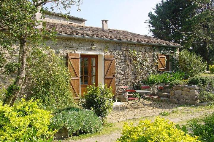 Gîte pour 4 personnes, avec jardin et terrasse à Lauret