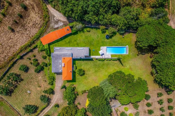 Gîte pour 10 personnes, avec jardin et piscine, animaux acceptés dans Vila Franca