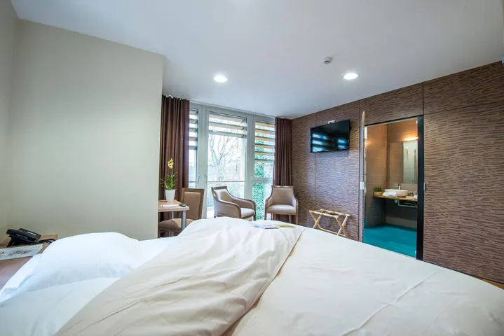 Hotel para 2 personas, con terraza y jardín - 1