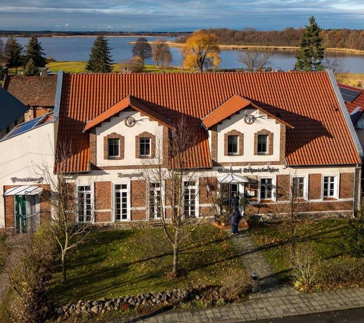 Ferienwohnung für 3 Personen, mit Balkon und Garten sowie Seeblick und Ausblick