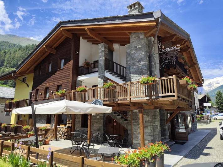 Appartamento per 5 persone, con Idromassaggio e Terrazza nonché Giardino e Sauna a Ayas