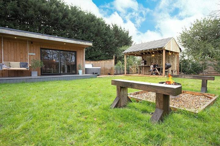 Lodge for 2 people, with hot tub and sauna as well as garden - 1