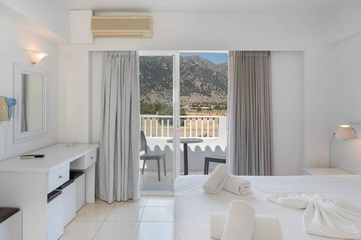 Entire studio, Studio Apartment 'Evripides Triple Room 1' with Shared Pool, Shared Garden and Air Conditioning in Kos