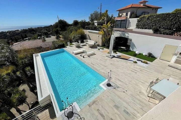 Villa with pool for 6 people, with hot tub and garden as well as terrace in Nice (France)