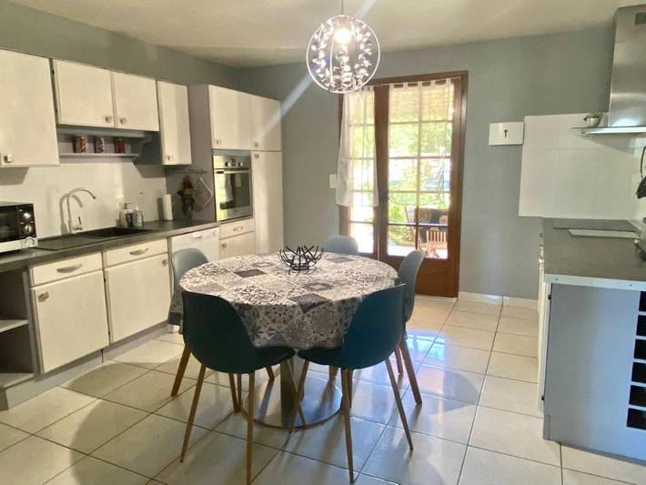 Location de vacances pour 8 personnes, avec vue ainsi que jardin et piscine à La Dornac - 3