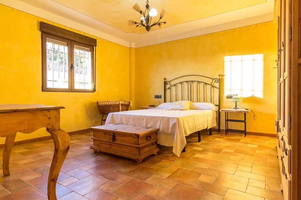 Stunning house with views, pool and terrace in Urbanización La Moranja, Dúrcal