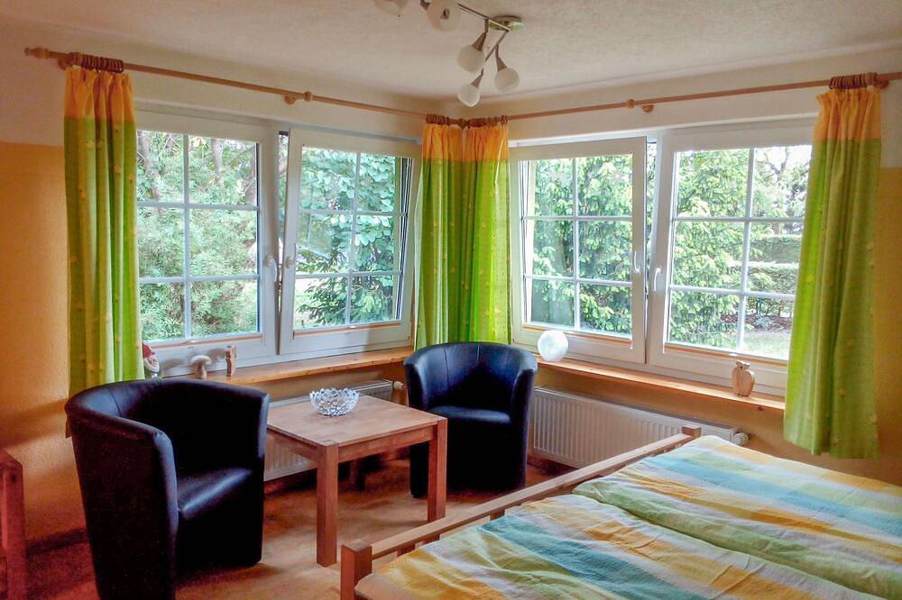 Ganze Wohnung, Ferienwohnung am Wald in Ahrenshagen-Daskow, Vorpommern-Rügen