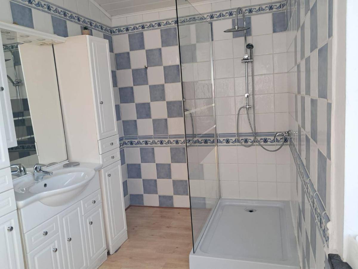 Appartement entier, Two-Bedroom Apartment in Frameries, Hainaut