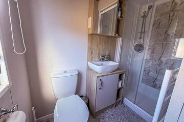 Static Caravan for 6 People in Waveney District, Suffolk, Photo 4