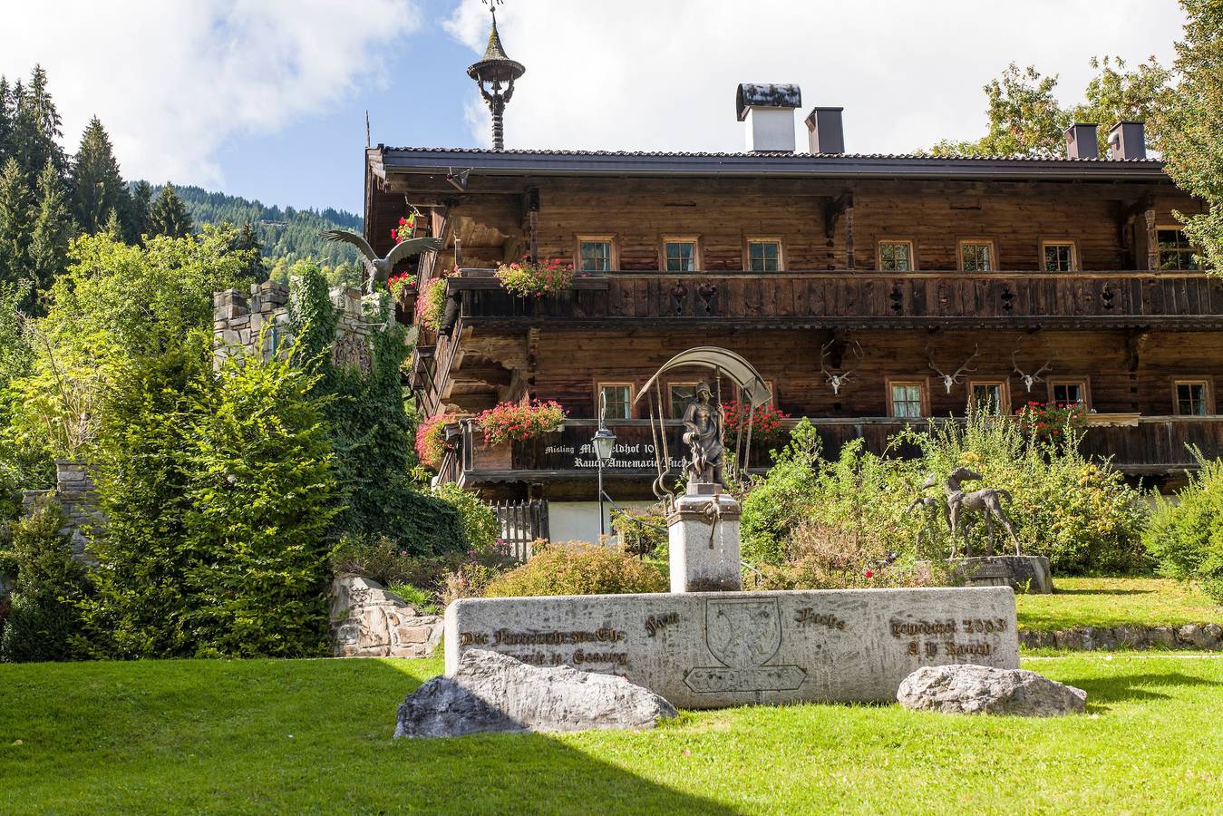 Entire studio, Apartment '08 Mühlfeldhof A3' with Mountain View, Shared Terrace and Wi-Fi in Kelchsau, Hopfgarten im Brixental