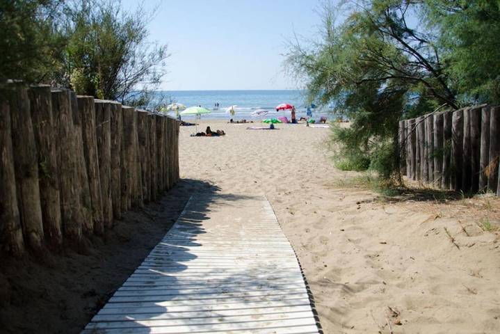 Appart’hôtel pour 6 personnes, avec Balcon ainsi que Terrasse et Jardin à San Vincenzo