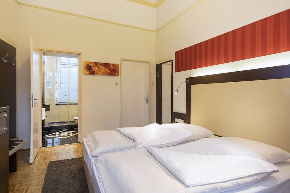 Picturesque Room in the Heart of Bonn – Close to History, Culture & Dining in Bonn, Rhineland