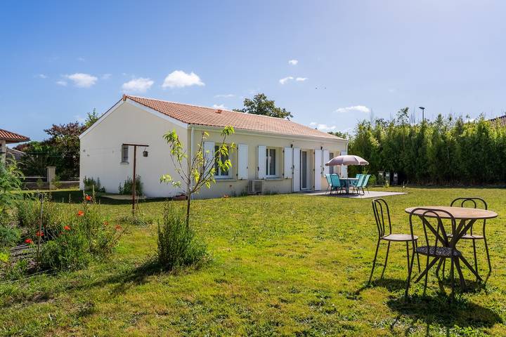 Location de vacances pour 7 personnes, avec terrasse et jardin à Saint-Vivien-de-Médoc