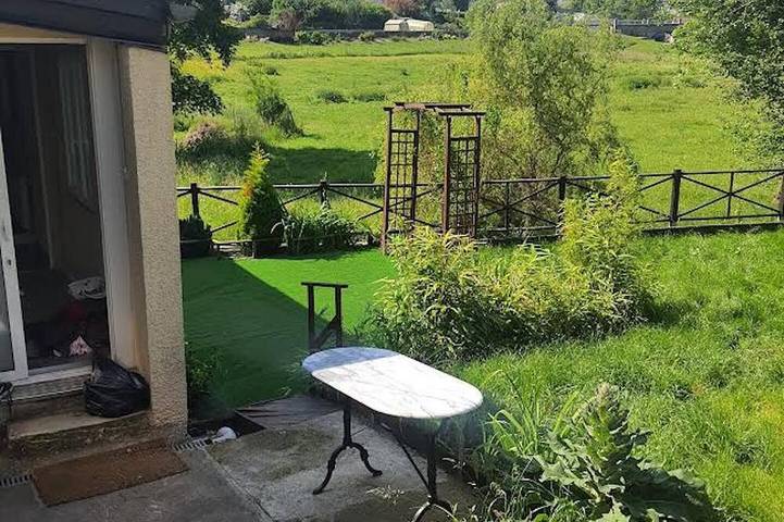Appartement entier, Appartement  dans une maison avec jardin à 5 minutes du centre ville. in Yssingeaux, Haute-Loire