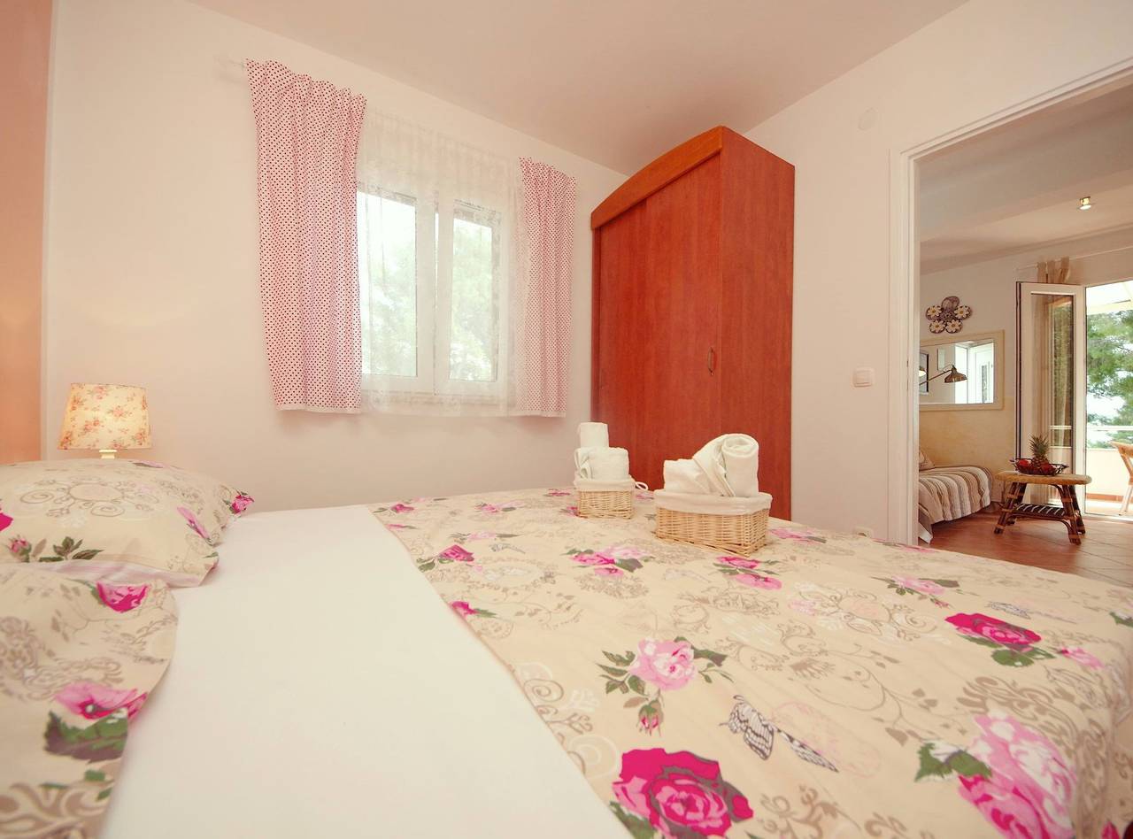 Ganze Wohnung, Seafront Apartments Deveron - One Bedroom Apartment with Balcony and Sea View in Zavala, Hvar