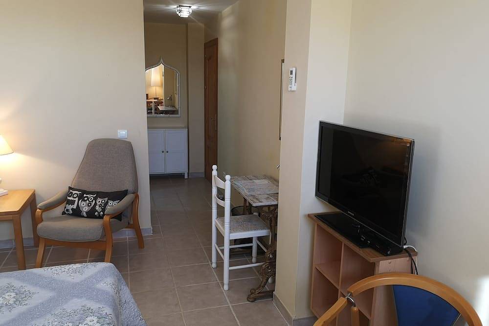 Apartamento entero, Villa Roca.. Lejlighed Til 2,  personer.  5,  min fra Stranden in Estepona, Costa del Sol