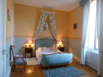 Chambre d’hôte pour 8 personnes, avec vue ainsi que piscine et jardin à Aiguillon