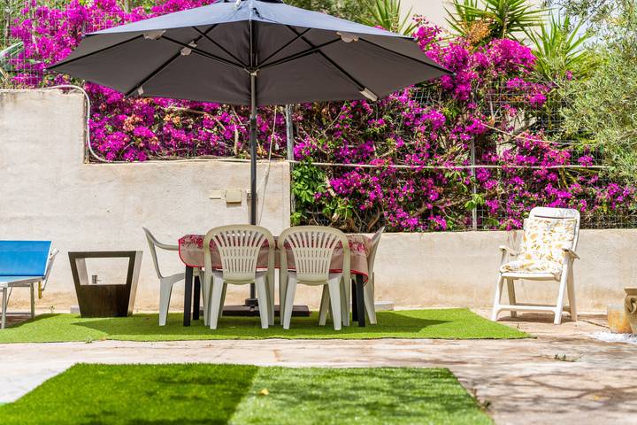 Ferienhaus 'Villetta Degli Ulivi' mit privater Terrasse, privatem Garten und Klimaanlage in Solanas, Comune di Sinnai