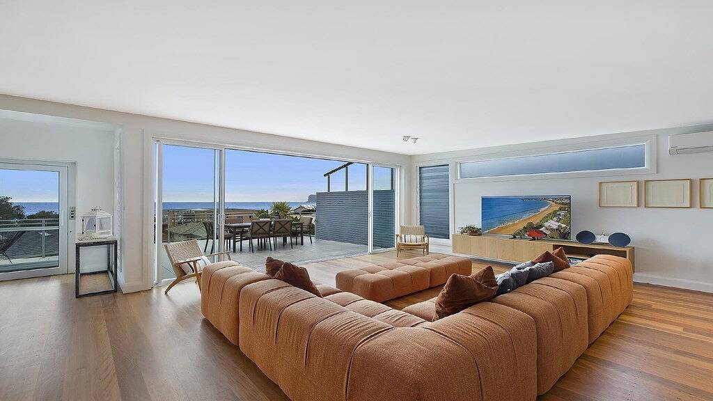 Warralong - Stunning Views, Short Walk To North Avoca Beach in North Avoca, New South Wales