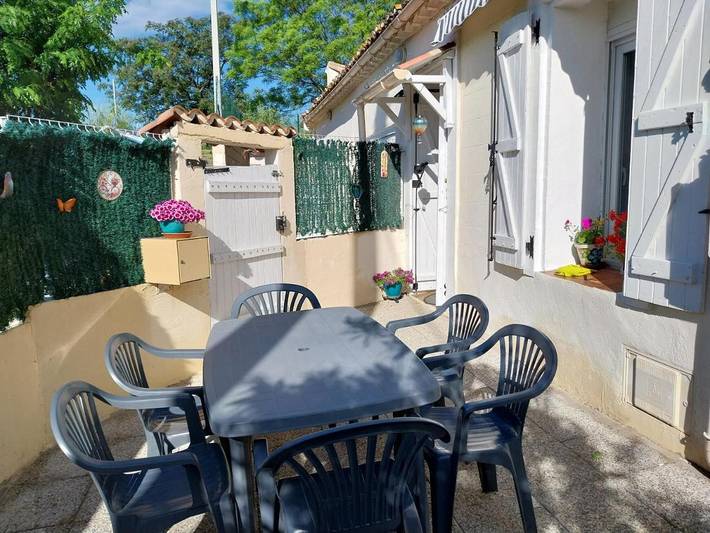 Location de vacances pour 2 personnes, avec Terrasse à Tourbes - 2