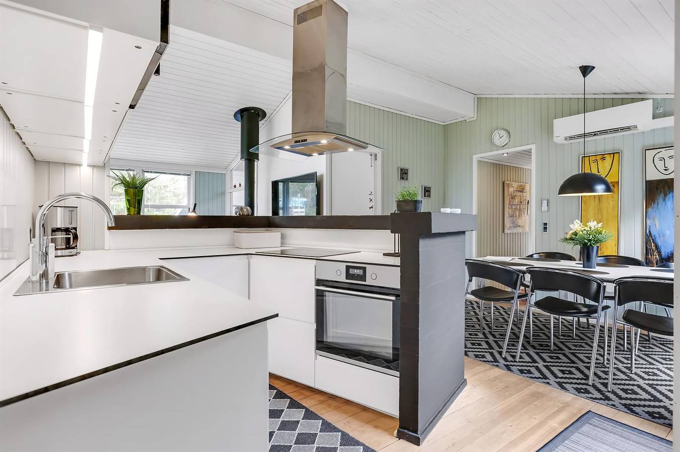 Stunning home in Jerup w/ 5 Bedrooms, Indoor swimming pool and Sauna in Bratten, Jerup