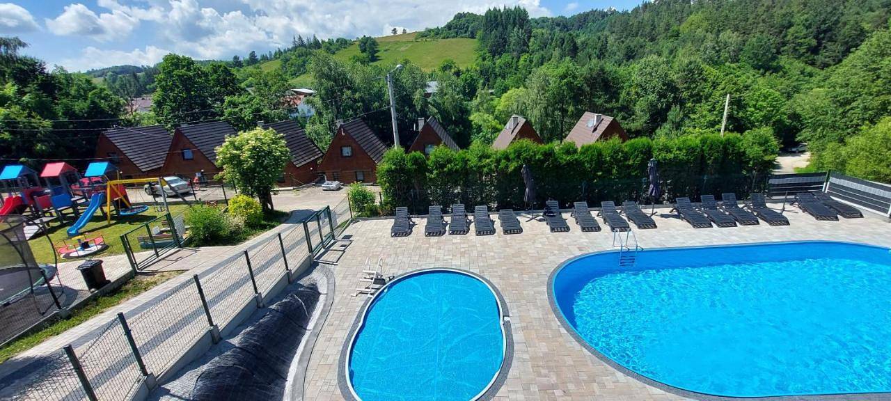 Ow "Domki Matiaszówka" z Podgrzewanymi Basenami, oczkiem wodnym, ogrodzonym placem zabaw i boiskiem in Karpaty (Polska)