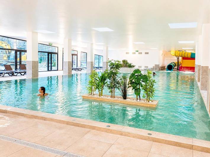 Location de vacances pour 16 personnes, avec sauna et terrasse ainsi que vue et piscine à Savignac-les-Ormeaux - 3