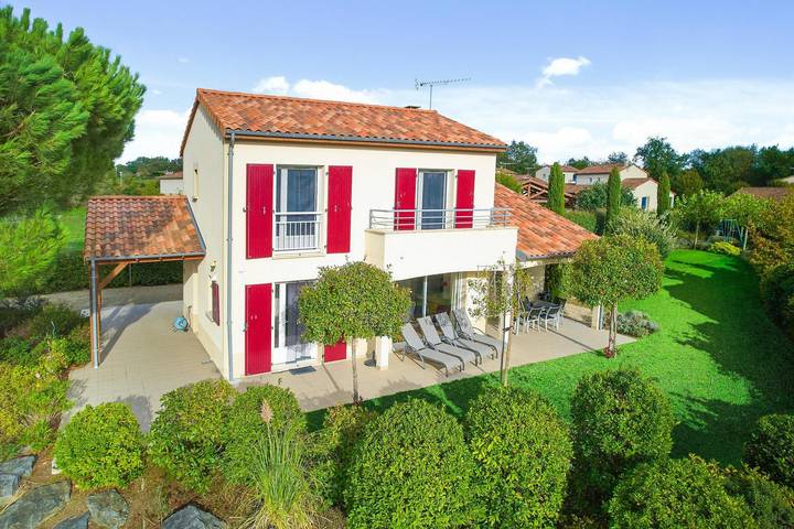 Location de vacances pour 8 personnes, avec Jardin à Vasles