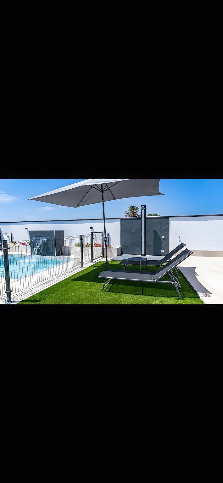Apartamento entero, Apartamento 'Loft Roche Solo Parejas o Familias' con Piscina Privada, Wi-Fi y Aire Acondicionado in Conil de la Frontera, Costa de la Luz